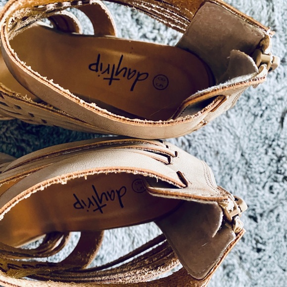 Daytrip Barnes Heeled Sandal Taupe Size 8.5 - Picture 4 of 8